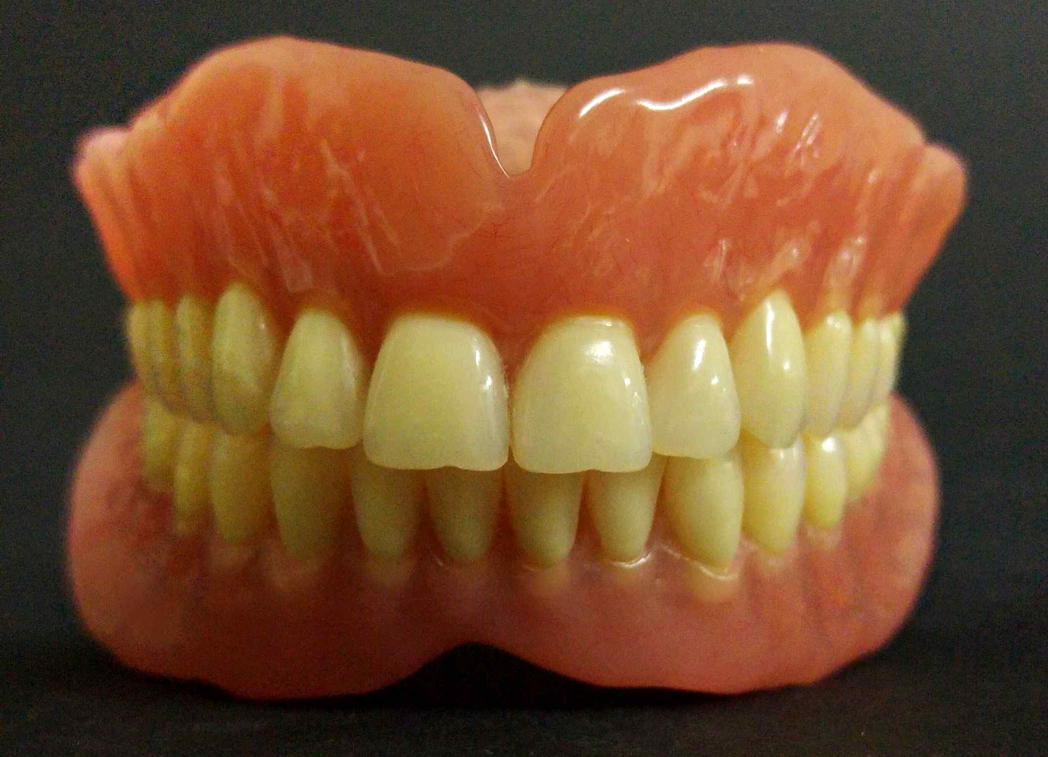 טכנאות שיניים SR Dentline