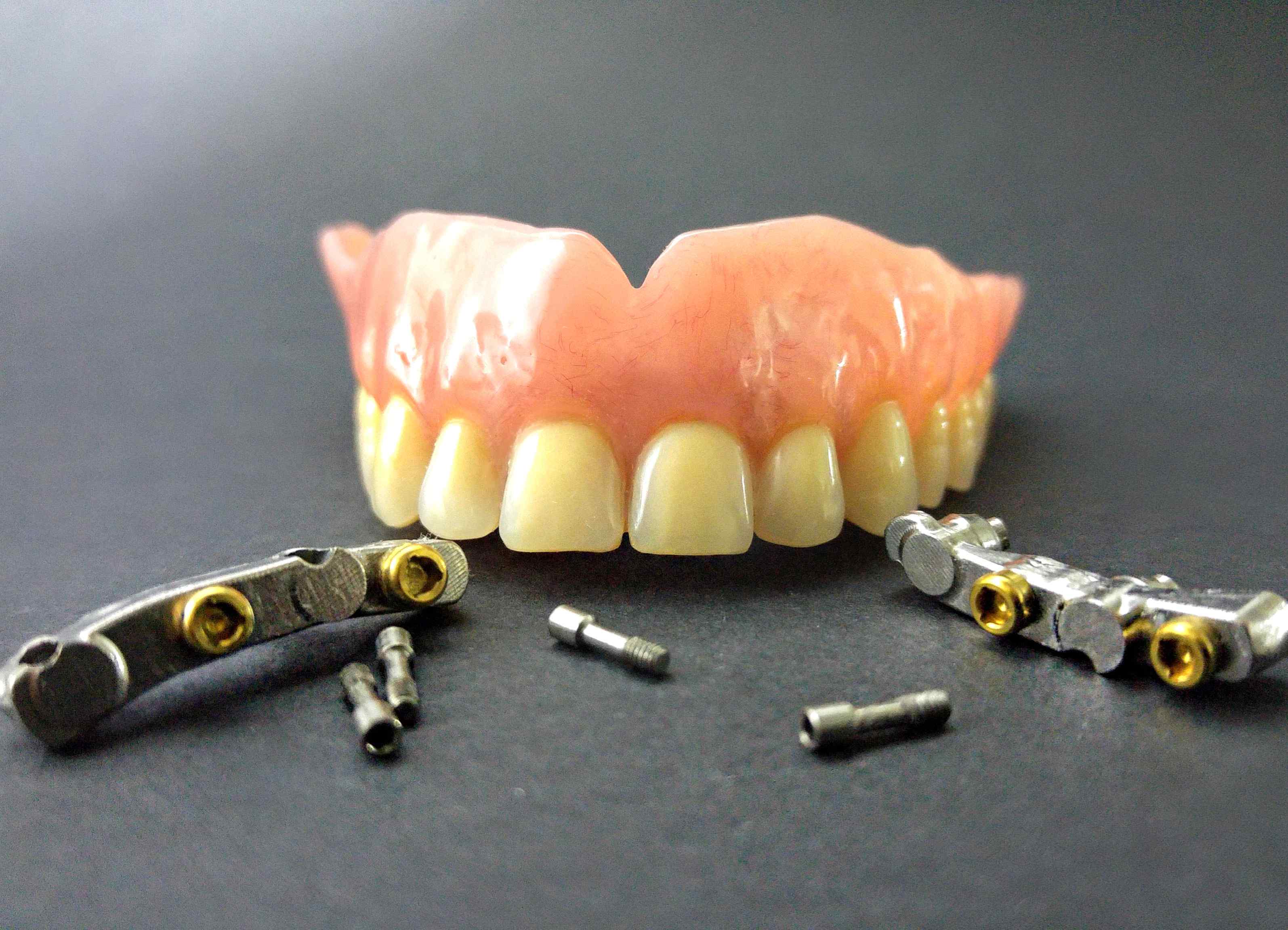 טכנאות שיניים SR Dentline